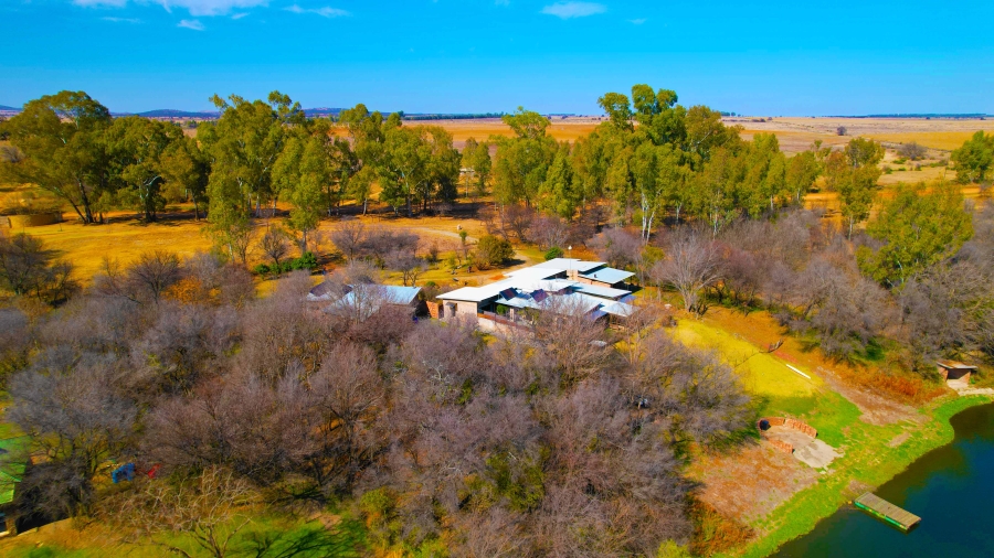 5 Bedroom Property for Sale in Viljoenskroon Rural Free State